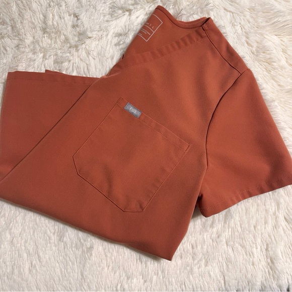 FIGS Catarina One Pocket Scrub Top Size Large - Picture 3 of 4